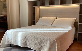 Indipendent Studio Apartment With Terrace - Parking